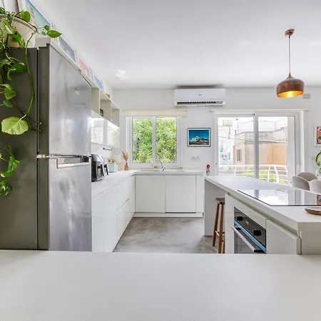 Designer 1br With Private Balcony In By 360 Estates *