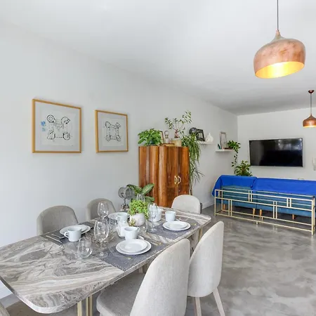 Διαμέρισμα Designer 1br With Private Balcony In By 360 Estates