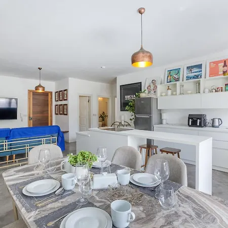 Designer 1br With Private Balcony In By 360 Estates Διαμέρισμα *