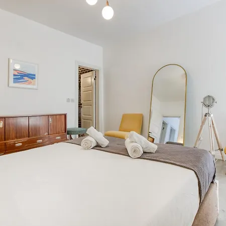 Lägenhet Designer 1br With Private Balcony In By 360 Estates *